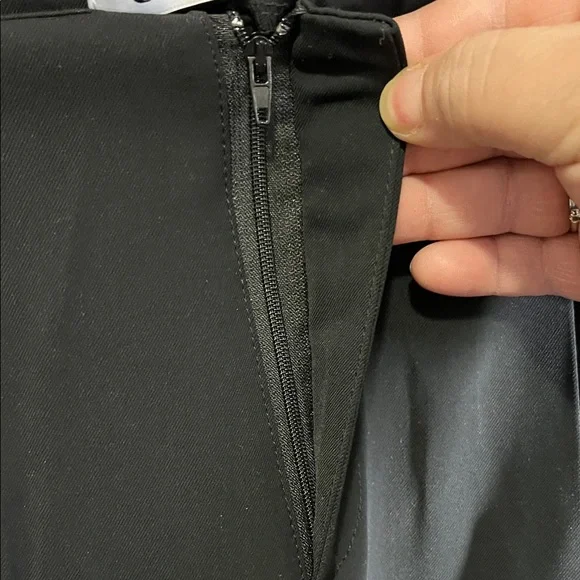 Women's Black Wide-Leg Pleated Trousers - Picture 3 of 16